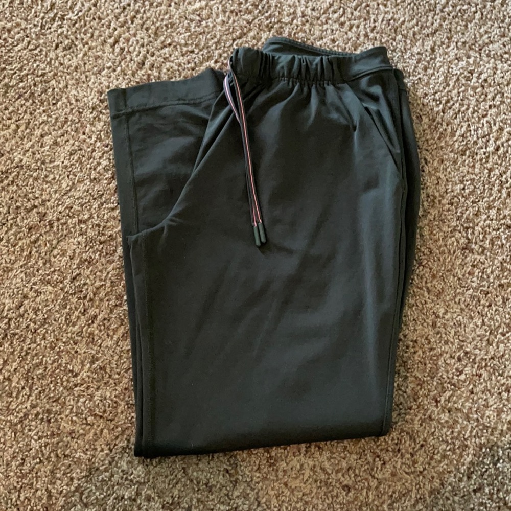 Lululemon Jet Crop Slim Sz 6